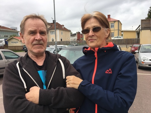 - Vargen är bra, bara det inte blir för många. Vi hade en ungvarg i trädgården mitt i Sunne förförra vintern, berättar Lars-Åke Axelsson och Maria Karlsson. Vi är mycket för miljöfrågor och tänker inte på vad partierna anser i vargfrågan när vi bestämmer vad vi ska rösta på, säger Lars- Åke och Maria.