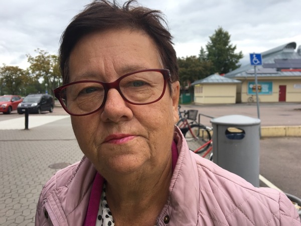 - Det ska vara en viss balans. Jag vill inte att det ska plocka bort alla vargar, säger Marita Ryberg.
Jag bor i Utterbyn utanför Torsby och har sett varg fyra gånger och de är inte ett dugg skygga. Men ungvargar vågar inte gå in till kor, det har jag själv sett. Korna kan försvara sig, menar Marita Ryberg.