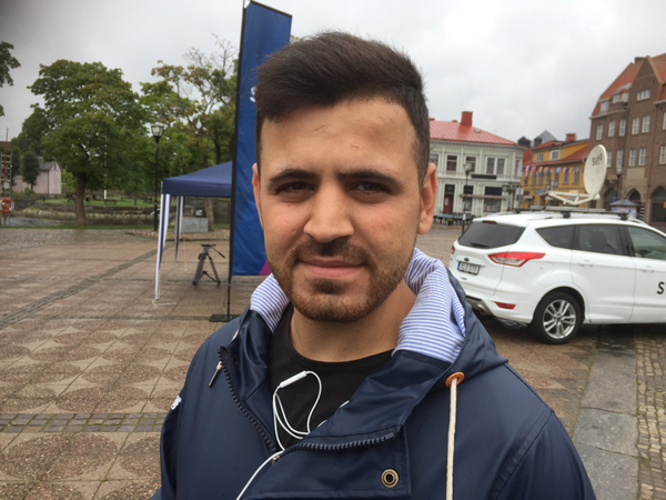 Niwar Jasim som bott i Sverige tio år jobbar som vårdbiträde i Filipstad.
- Det finns jobb om man vill. Men man måste kämpa och plugga, säger han.
Han tycker att politikerna borde jobba hårdare med att motivera de som är arbetslösa till att utbilda sig.