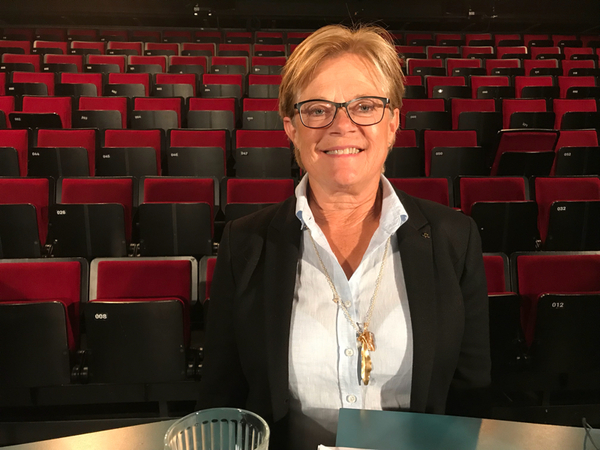 Ann-Charlotte Stenkil (M), kommunstyrelsens ordförande, säger att hon brinner för bostadsbyggnation och tycker dagens ämne är ”oerhört viktigt”.