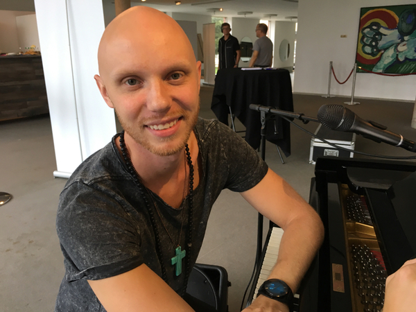 Jag vill höra hur de ska handskas med ockupationen i Sollefteå och lösa den frågan. Beslutet som har tagits är inte rätt. Man borde tänka på att BB är viktigt för att folk ska bosätta sig i Norrland och på landsbygden.

Emanuel Bagge