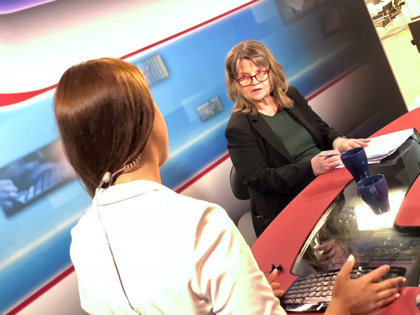 Statsvetare Marja Lemne redo att kommentera valdramatiken i Stockholm direkt i Sverige i dags valvaka