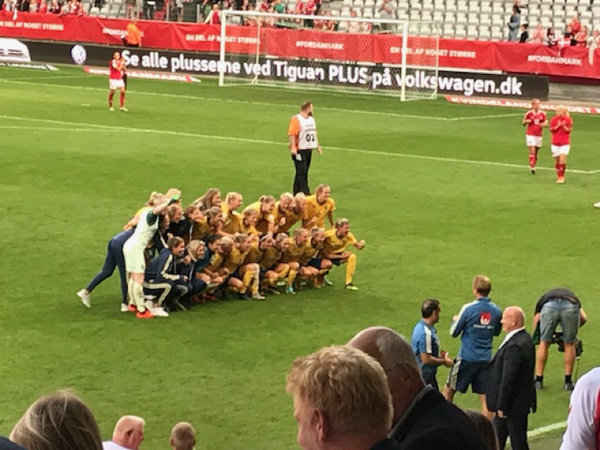 Svenskt jubel. 📸: Frida Östberg.