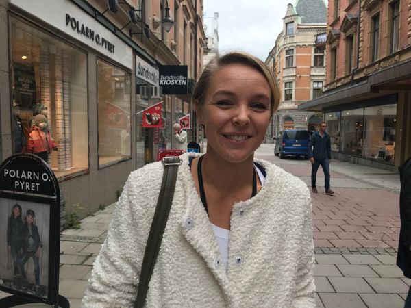 SUNDSVALL. Erika Östlund, 27, Sundsvall: "Jag är inte helt övertygad än. Jag har inte tittat på så mycket debatter men ska samla lite mer information innan jag bestämmer mig."
