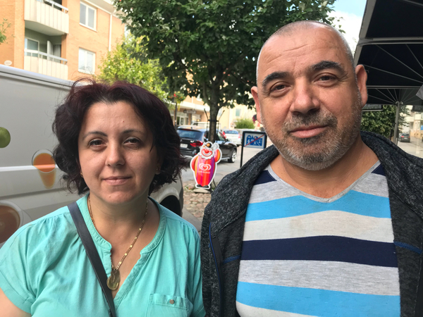 ALVESTA. Topalli xhemal och Topalli vjollca, Alvesta
Vi har två alternativ som vi velar mellan. Jobbfrågan är viktig för oss.
Men politiska utspel de sista dagarna är inte avgörande. Vi har fyra år på oss att tänka.