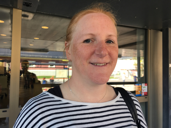 ÖSTERSUND Kristina Kenning Östling, 44 år, Krokom:
”Jag har inte bestämt mig. Jag är inte helt nöjd med hur det är nu. Men jag vill inte att Sd ska få någon makt. Och Moderaterna kan nog komma att samarbeta med Sverigedemokraterna och därför är jag tveksam till att rösta på något av allianspartierna. Jag har tänkt lite fram och tillbaka, men vet inte vilken valsedel jag kommer att stoppa i kuvertet.
Jag anser att Sverige behöver invandring. Debatten borde inte vara så exkluderande som den är nu.”