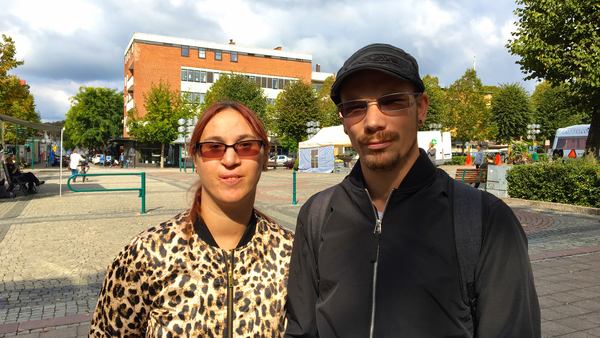 RONNEBY: Anna Ingvarsson och Christer Holm, Ronneby: ”Vi har bestämt oss i Riksdagsvalet, men de andra valen är svårare. Det finns så många småpartier som man inte vet mycket om, och många av partierna vacklar för mycket”.