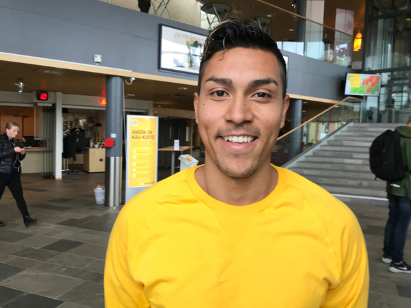 KARLSTAD. Hector Diaz, 27.
”Jag ska sätta mig ner och kolla vad partierna skriver på nätet, än så länge har jag bara hunnit kolla debatter och utfrågningar. Miljöfrågan är viktig för mig. Jag ska försöka hitta ett parti som har en balans mellan de frågor som jag prioriterar privat och det som är bäst för Sverige.”