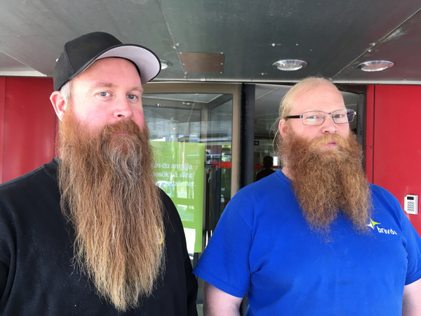 ÖSTERSUND. Daniel Steen, 39 år, Oviken:
"Jag har bestämt mig i ett av de tre valen. Bestämmer resten på söndag, men när jag går dit då vet jag. Jävulskt svårt val i år."
Mattias Mohlin, 41 år, Östersund:
"Det lutar åt ett håll, men jag har inte bestämt mig. Jag hänger med och lyssnar en del, men nu är det mycket lovord och lite verkstad, så man får titta på vad partierna gjort tidigare."