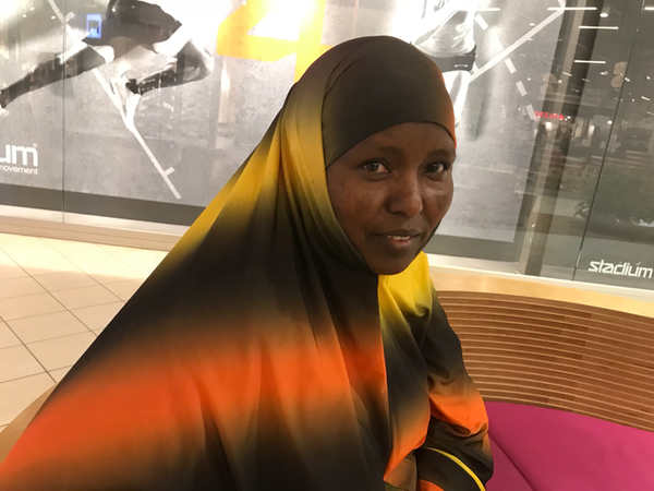 BORLÄNGE. Nimo Ali, 46 år, Borlänge
- Jag har precis förtidsröstat. Jag valde mellan två partier. Men ett var lite bättre. Både partiledarna och deras politik väger tungt. Jag har tittat på TV-debatter och läst på innan.
