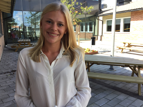 LAHOLM. Isabelle Christensen, 18 år.
"Det är svårt att avgöra skillnaderna mellan vissa partier. De kritiserar varandra mer än pratar om sin egen politik."
"Beroende på hur duktiga talare partiledarna är för de fram politiken olika och därför hjälper det om de för fem politiken på ett sätt som invånarna förstår och kan ta till sig."