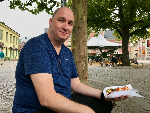 VÄSTERÅS. Fredly Wiklund, 50 år, Västerås:
”Jag kommer inte rösta alls, jag har inte röstat sen 1986. Det finns inga kvar som Palme och Lindh.”
Finns det någonting som skulle kunna få dig att ändra dig till på söndag?
”Om ett parti skulle lyckas att bara prata om sin egen politik i 20 min utan att kasta skit på något annat parti. Men det kommer aldrig att hända.”
