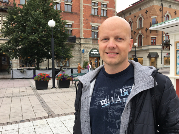 Matthias Svedin, 43 år, Sundsvall:
- Jag tänker invänta slutdebatten innan jag bestämmer mig. För mig spelar det roll hur partiledarna agerar i debatten.