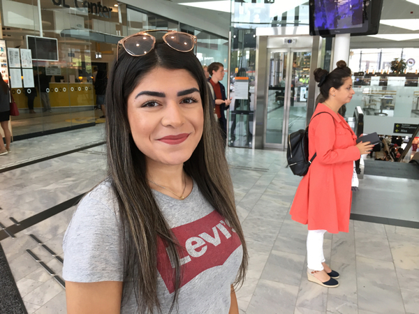 UPPSALA. Gabriella Edo, 19.
- Jag har bestämt mig till 90 procent. Det är svårt, för inget parti känns perfekt - men alla har någonting som är bra. Nu ska jag läsa på lite på nätet och kanske besöka valstugorna.