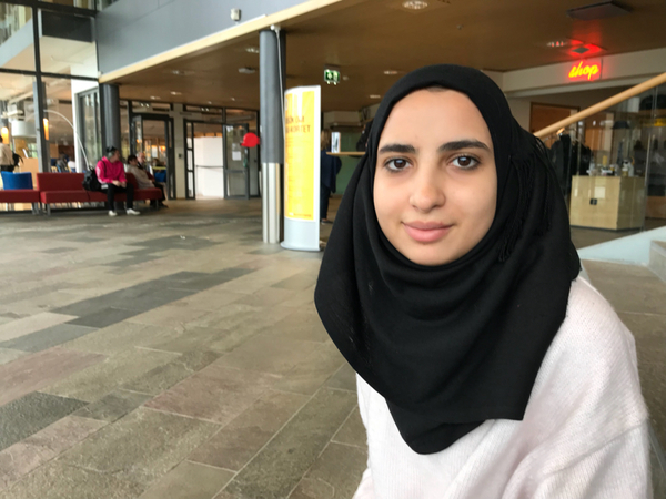 KARLSTAD. Basma Mawed, 22.
- Jag har inte bestämt mig än. Jag kommer att läsa partiprogrammen igen och kanske fråga folk.
Vilka frågor är viktiga för dig?
- Trygghet. Och att hjälpa dem som jobbar inom vården och skolan.