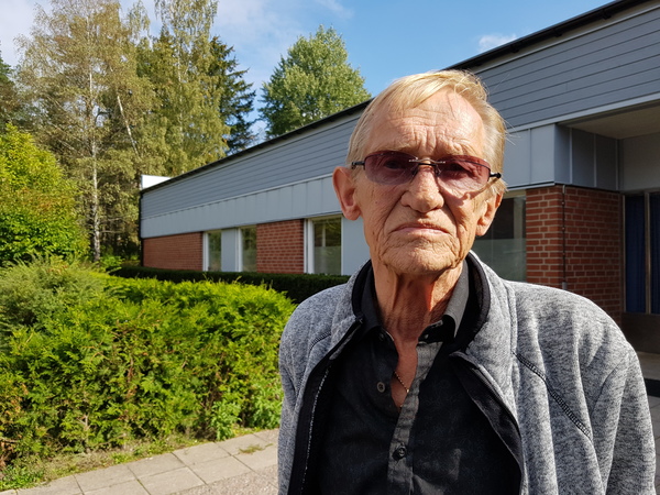 SÖDERTÄLJE. Leif Andersson, 75: "Jag ska inte rösta. För att de lovar så mycket skit och de står inte för något. Jag kommer helt enkelt inte rösta på något som jag inte vill ha. Jag struntar även i att rösta blankt". Foto: Tina Eckerskog.