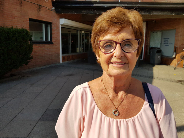 GÖTEBORG. Angered centrum. Ulla Håkansson, 67, Björsared i Olofstorp: "Jag skulle vilja välja lite här och lite där i från partierna. Jag tittar mycket på tv:n och lyssnar på radion om valet men man vet ju samtidigt vad man kommer ifrån."