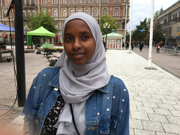 SUNDSVALL. Falhado Ali, 24 år, Sundsvall:
- Jag vet inte om jag ska rösta, jag är inte så insatt i politik. Invandrarfrågan är viktig för mig. Ordet feminist låter bra, jag är ju feminist.