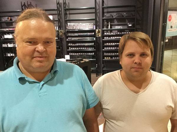 BORLÄNGE. Kjell Högström, 53 år, och Kristoffer Tångfelt, 30 år:
- Det är inte lätt när vi har ett medielandskap där det handlar mer om likes på sociala medier än ideologi och visioner. Vi skulle vilja veta hur partierna vill att det ska se ut i Sverige om tio år.