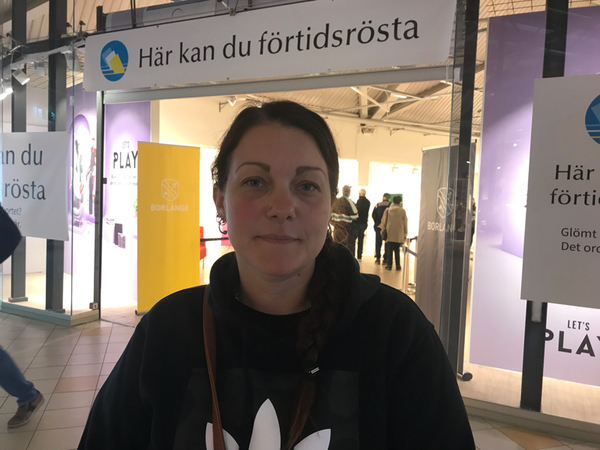 BORLÄNGE. Sandra Ullbrandt, 33 år, Insjön Dalarna.
- Jag har precis förtidsröstat eftersom jag jobbar på söndag. Jag känner mig nöjd med mitt val. Har gjort bra research innan. Frågor om barn och skola har vägt tungt. Den politiska pajkastningen tröttar ut mig.