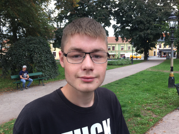 NYKÖPING. Daniel Mangs, 20 år:
- Jag tycker att det är svårt att veta vad man ska rösta på. Jag är inte så insatt i politik och det är svårt att veta vad de olika partierna står för. Den viktigaste frågan för mig är att bekämpa vandalism i samhället.