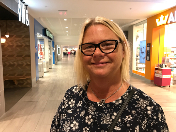 SUNDSVALL. Carina Henningsson från Ljungby i Småland:
- Jag tycker att partierna är ganska lika. Men jag vet vad jag inte ska rösta på. Jag jobbar inom vården och tycker att jag hör alldeles för lite i debatten om de äldres situation.