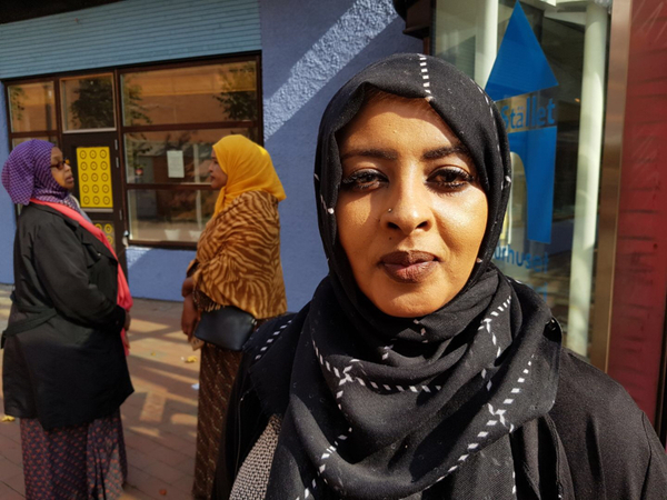 ANGERED. Soliiekha Adbulahi, 40, Angered:
”Jag har bott här i 22 år och jag blir aldrig riktigt nöjd efter att jag röstat. Alla säger massa bra saker men det blir aldrig så. Detta valet är det värsta hitills. Vad skall hända med oss som inte kommer från Sverige om SD vinner? Jag är jätterädd.”