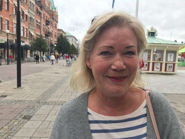 SUNDSVALL. Maria Buhlér, 52 år, Sundsvall:
- Det är första gången jag känner mig osäker. Jag jobbar inom äldreomsorgen och upplever att det blivit sämre och jag är orolig för kommande generationer. Det är svårt att veta vem man ska lita på.