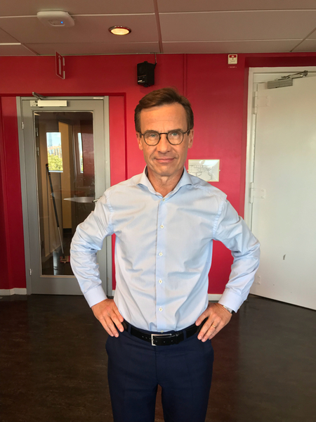 Moderaternas ledare Ulf Kristersson är med i studion klockan 13.20.