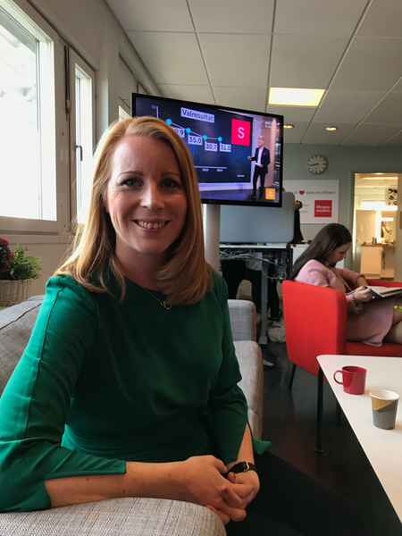 Annie Lööf (C) ska snart in i Sverige röstar-studion. Henne ser ni kl 9.20