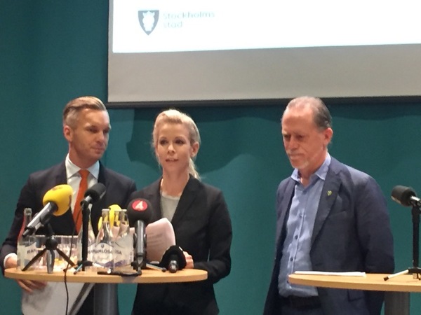 Anna König Jerlmyr (M) går igenom den gemensamma målsättningen för den nya majoriteten. Ekonomi, företagande och stadsbyggnad.