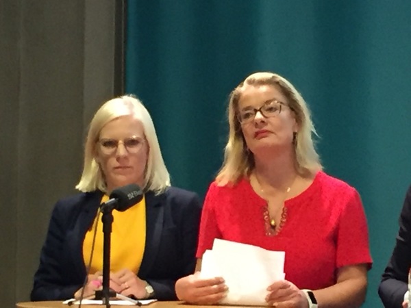 Lotta Edholm (L) säger att det är viktigt att hålla ytterlighetspartierna borta.