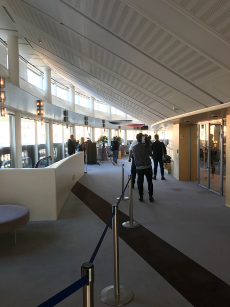 Alla väntar på Annie Lööf (C).