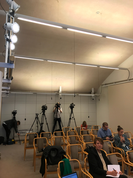 Journalister gör sig redo för att höra vad Stefan Löfven har att säga efter sitt möte med talmannen.