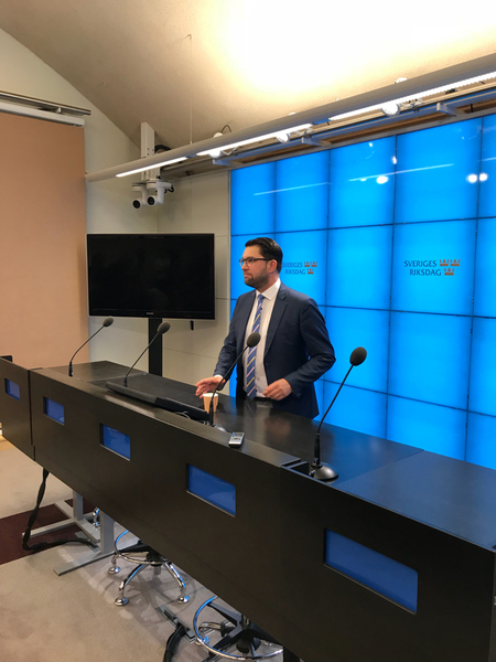 Jimmie Åkesson (SD) säger att han inte tycker att det är orimligt att Stefan Löfven får sonderingsuppdraget, men att Stefan Löfven inte behöver få lika lång tid som Ulf Kristersson.