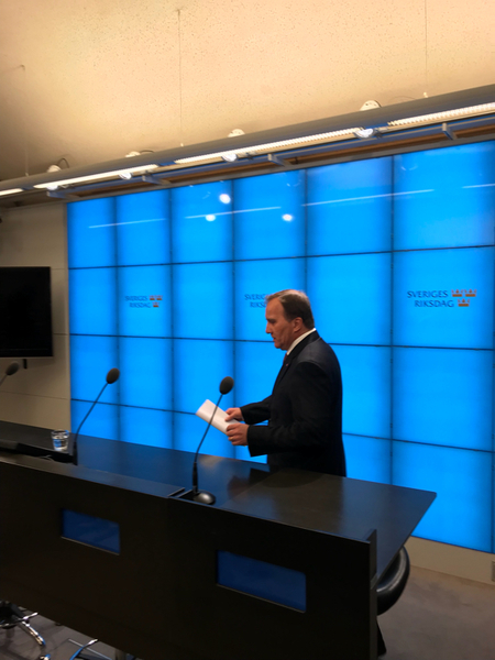 Stefan Löfven (S) på plats.