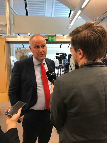 Jonas Sjöstedt säger att han blev förvånad och besviken när Stefan Löfven nämnde att arbetsrätten kunde diskuteras med Alliansen under samtalen för att bilda regering.