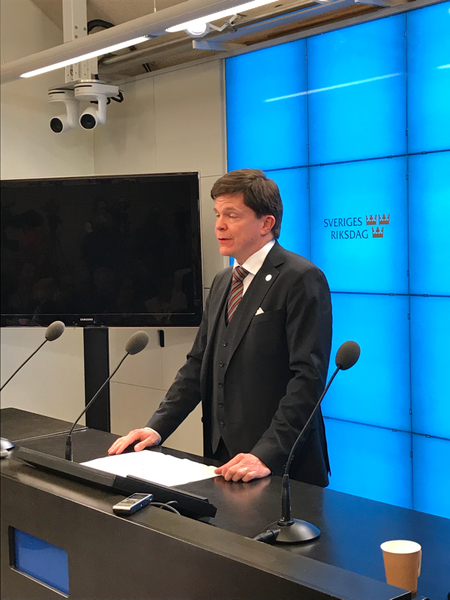 Andreas Norlén säger att han har beslutat att ge Stefan Löfven (S) i uppdrag för att försöka bilda regering.