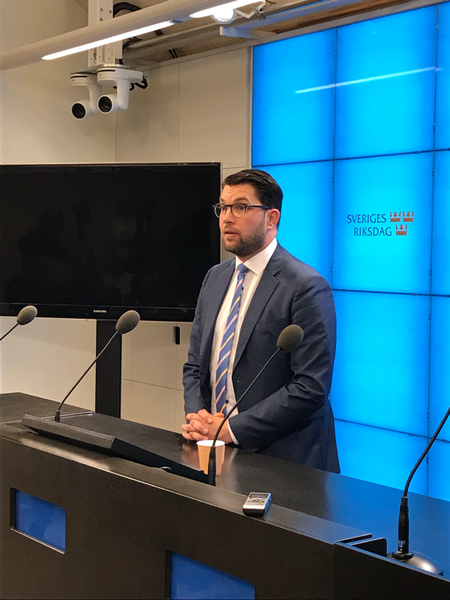 Det börjar snart bli dags för att pröva statsministerns stöd i kammaren säger Jimmie Åkesson.