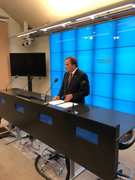 Stefan Löfven säger att han har redogjort Socialdemokraternas hållning för talmannen. Partiet vill bryta blockpolitiken.