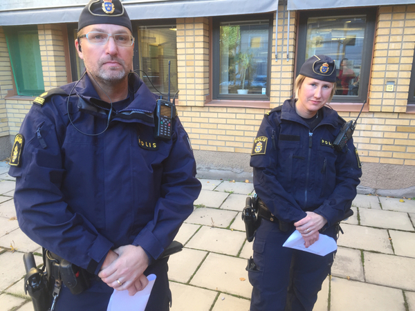 Kent Isaksson och Sara Ekbom, områdespoliser i Boden håller i presskonferensen som börjar nu.