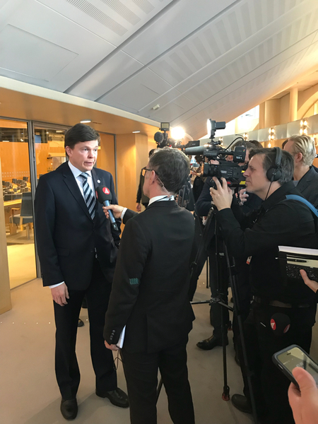 Stort intresse för enskilda intervjuer med talmannen.