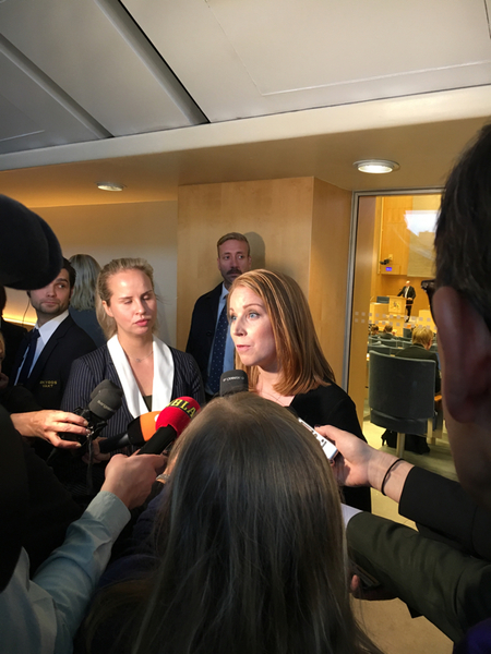 - Många säger nej till allas alternativ, säger Lööf efter omröstningen. Hon vill ha fokus på sakfrågorna nu för att börja lätta upp låsningarna.