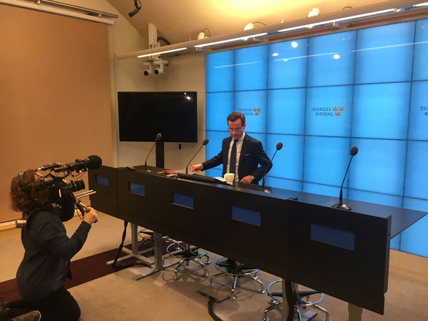 Nu är Kristersson i presscentret.