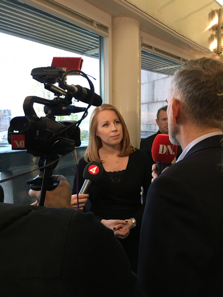 Lööf hoppas kunna sänka tonläget och att Alliansen ska komma samman efter idag. - Sverige behöver en ny regering, säger hon.