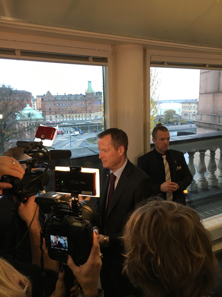 Anders Ygeman, gruppledare för S, på plats i riksdagen.