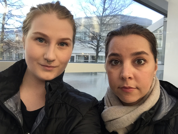 Nu är vi, Linda och Nadya, på plats på Högskolan i Halmstad för att prata med folk om vilken betydelse metoo haft för dem!