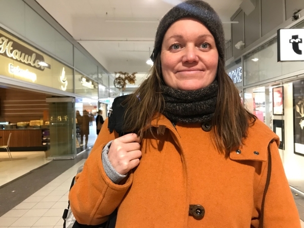 Malin Nauchman, Angered
- Jag trodde inte att det skulle ske under min livstid, jag är så tacksam att det gjorde det. Jag jobbar med unga tjejer. De säger att de upplever att de har en hand i ryggen när de berättar saker.
- Jag vet att allt problem finns fortfarande, men med Metoo vet jag vet också att vi rör oss framåt och det är en revolution.
Tystnadskulturen har brutits men mycket är kvar att göra.