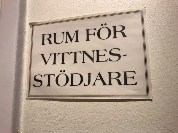 Det har i rättegångsförhandlingarna meddelats att ett par personer som skulle ha hörts som vittnen i ett senare skede har strukits från vittneslistan varför det nu är ett lite luftigare schema än planerat.