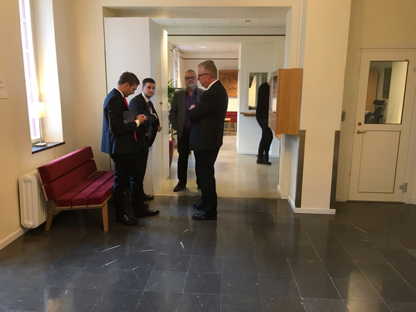 Bosse Hedins och föreningens juridiska ombud, Mikael Sandy, går genom kostnader som föreningen och Bosse Hedin har tillåtit. Närmare bestämt gäller det fastighetsköp och skötsel av en fastighet där fritidsföreningen gav Bosse Hedin mandat gällande inköp av bland annat en kursgård. Utöver det gäller det renovering för en miljon kronor av fastigheten. "Tanken var att fastigheten skulle hyras ut under en längre tid."
Seko menar att fastigheten inte har använts av varken klubben eller fritidsföreningen.